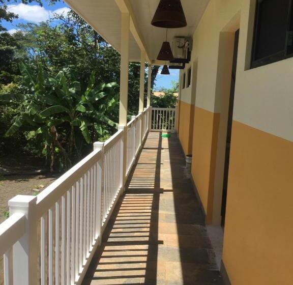 호텔 Cabinas El Colibri