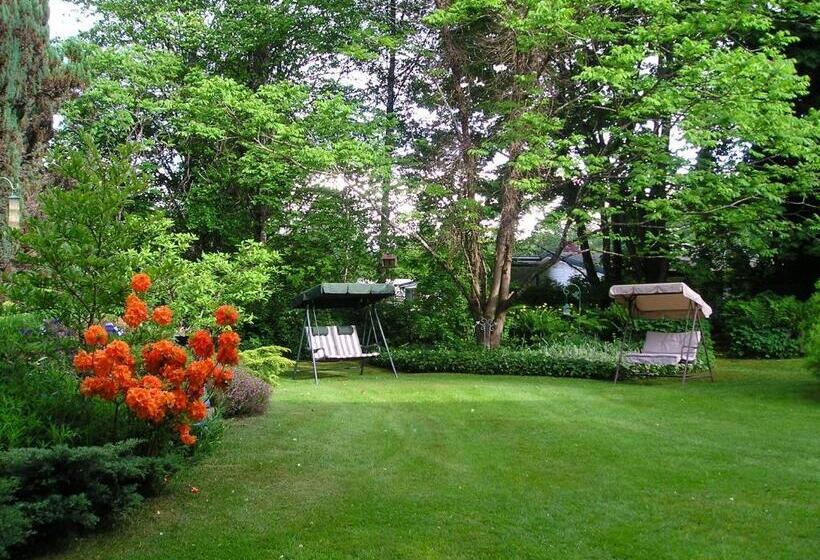 فندق Cedar Wood Lodge Bed & Breakfast Inn