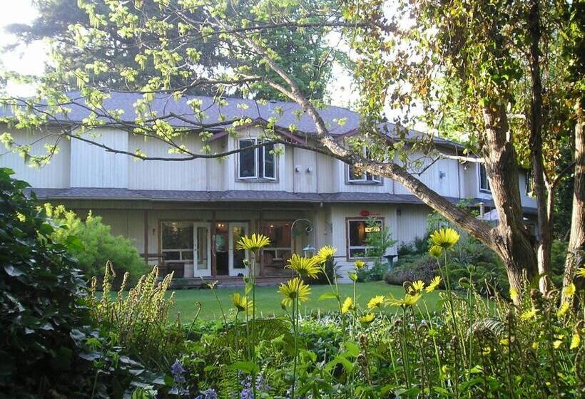 فندق Cedar Wood Lodge Bed & Breakfast Inn