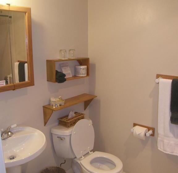 فندق Cedar Wood Lodge Bed & Breakfast Inn