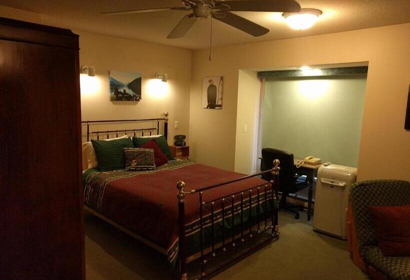 فندق Cedar Wood Lodge Bed & Breakfast Inn