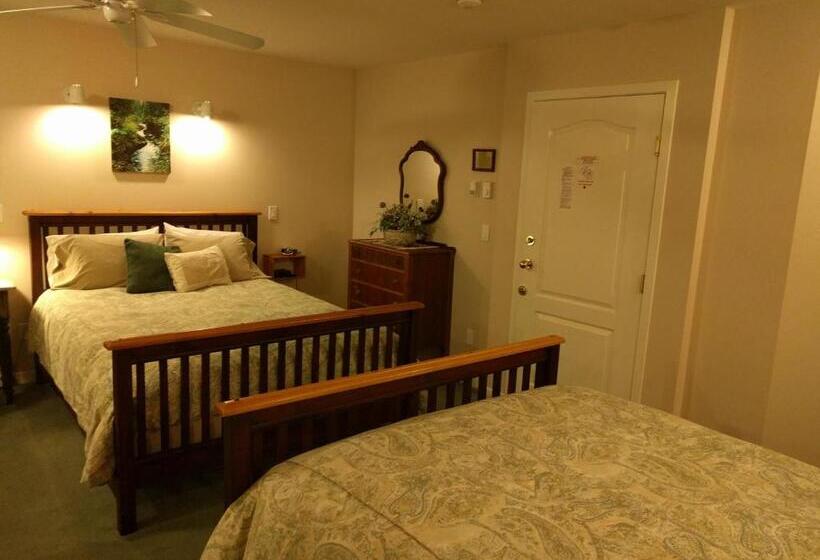 فندق Cedar Wood Lodge Bed & Breakfast Inn