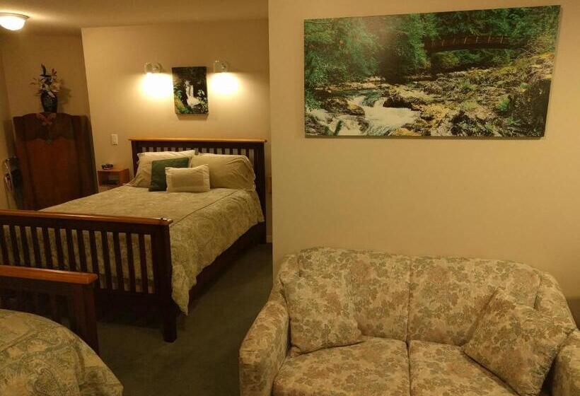 فندق Cedar Wood Lodge Bed & Breakfast Inn