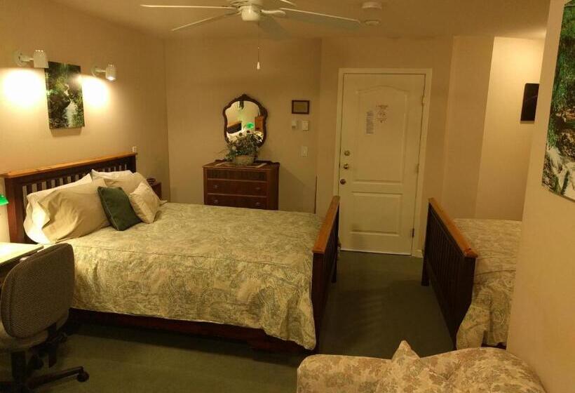 فندق Cedar Wood Lodge Bed & Breakfast Inn