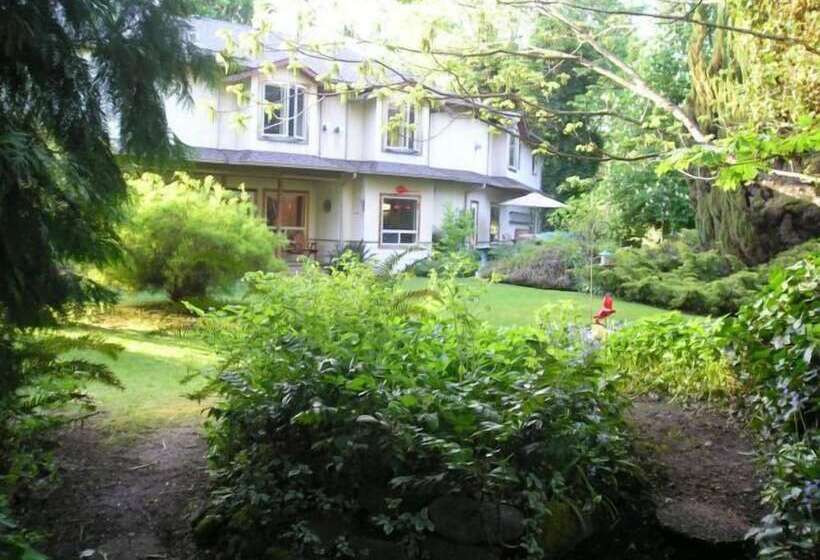 فندق Cedar Wood Lodge Bed & Breakfast Inn