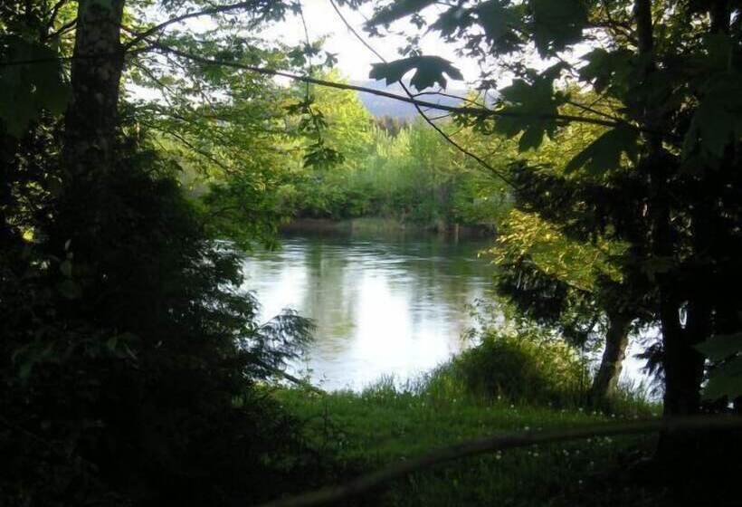 فندق Cedar Wood Lodge Bed & Breakfast Inn