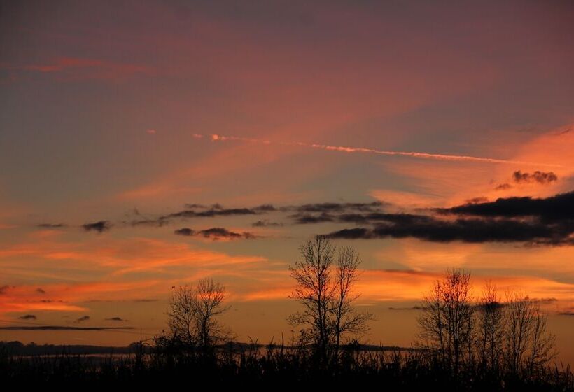 Hotel Golden Pathways Retreat And B&b