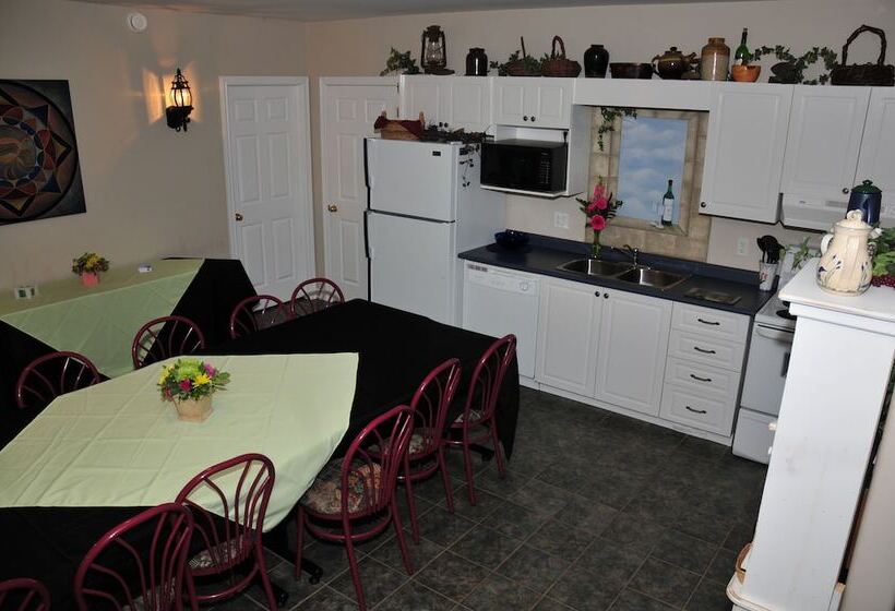 Hotel Golden Pathways Retreat And B&b