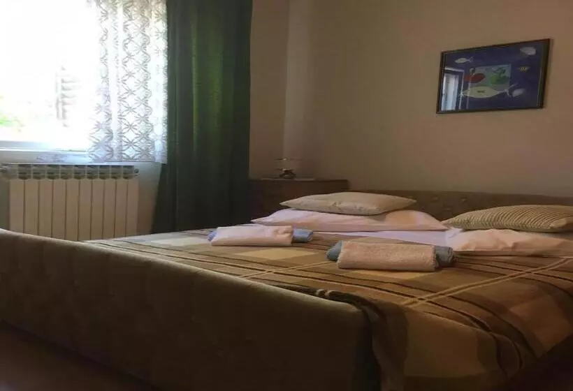 Hotelli Guesthouse Villa Manda