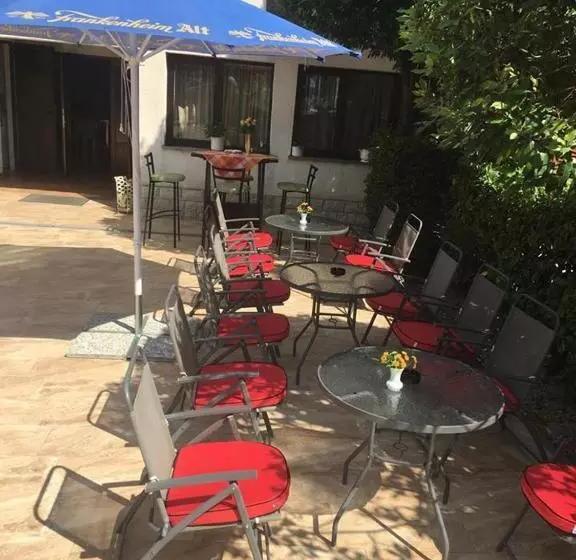 Hotelli Guesthouse Villa Manda