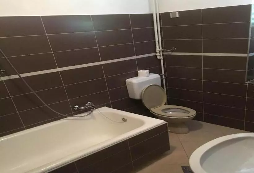 Hotelli Guesthouse Villa Manda
