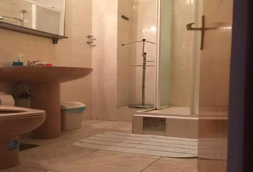 Hotelli Guesthouse Villa Manda