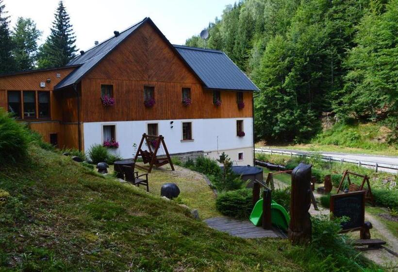 בית מלון כפרי Hotýlek Pod Smrkem