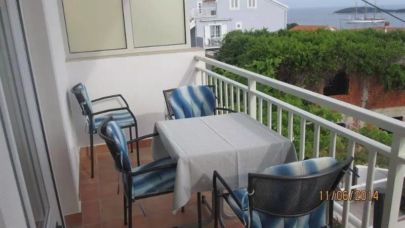 Hotelli J & B Holiday House