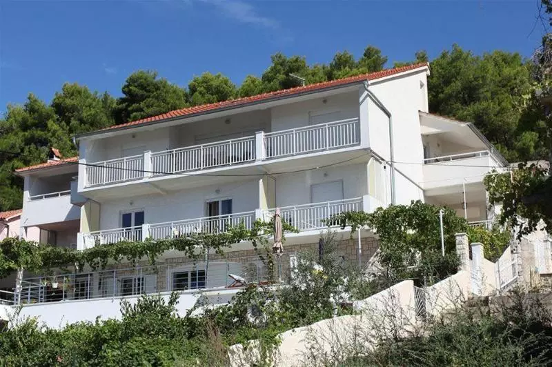Hotelli J & B Holiday House