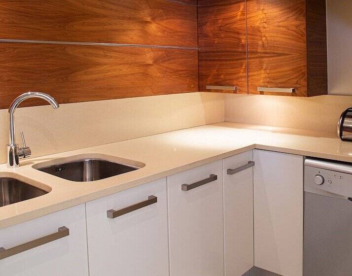 בית מלון כפרי Marine Square Luxury Suites