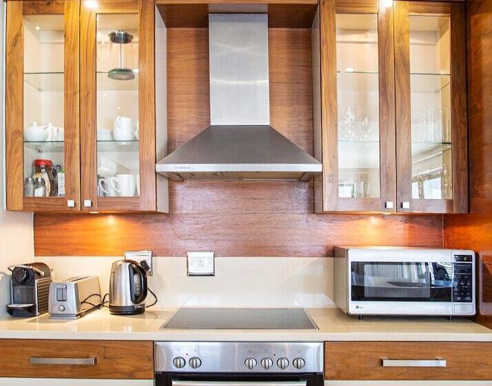 בית מלון כפרי Marine Square Luxury Suites