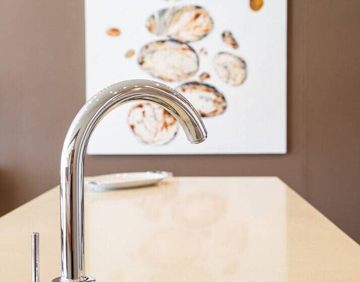 בית מלון כפרי Marine Square Luxury Suites