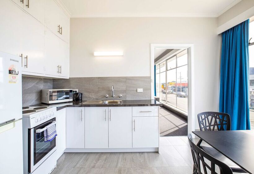 Отель Nightcap At Carlyle