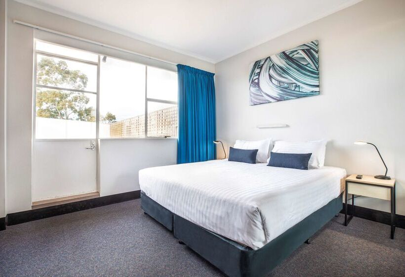 Отель Nightcap At Carlyle