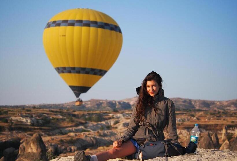 فندق The Village Cave