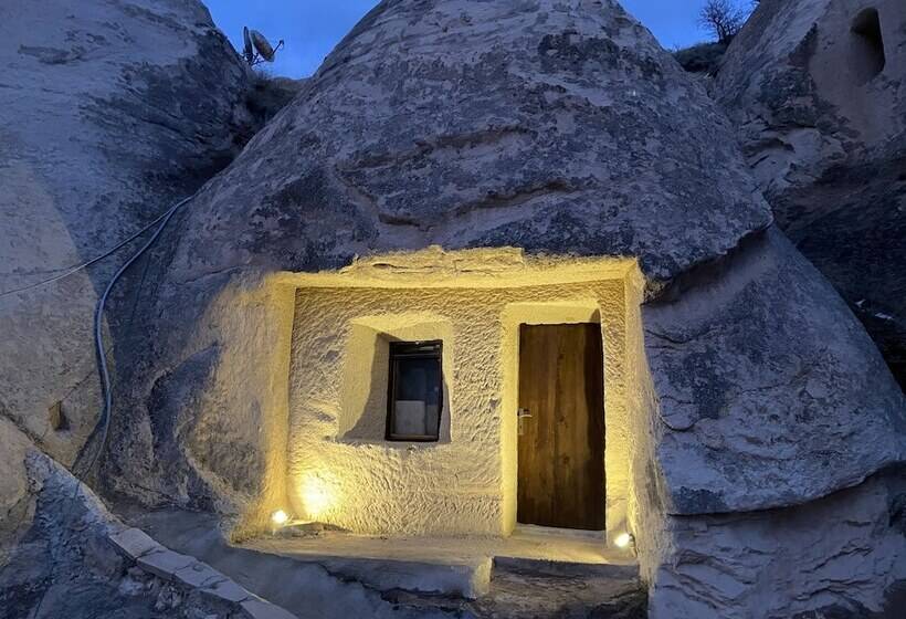فندق The Village Cave