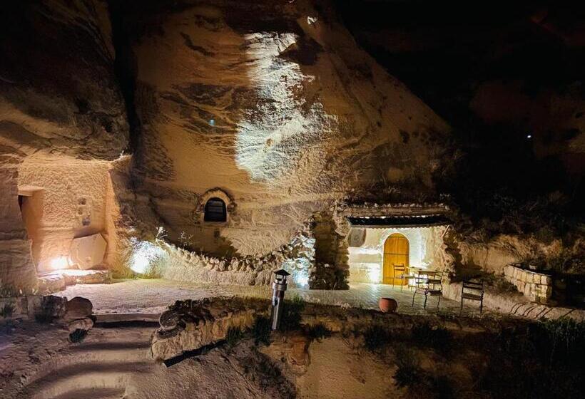 فندق The Village Cave