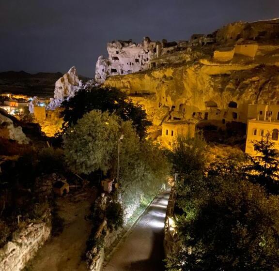 فندق The Village Cave