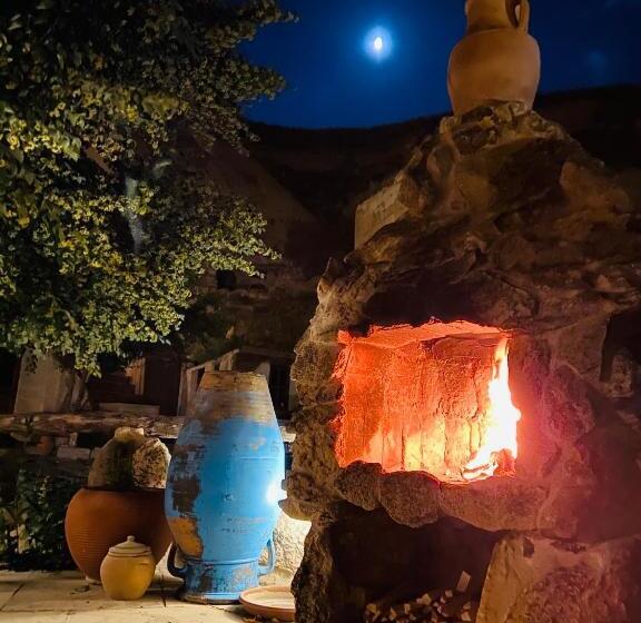 فندق The Village Cave