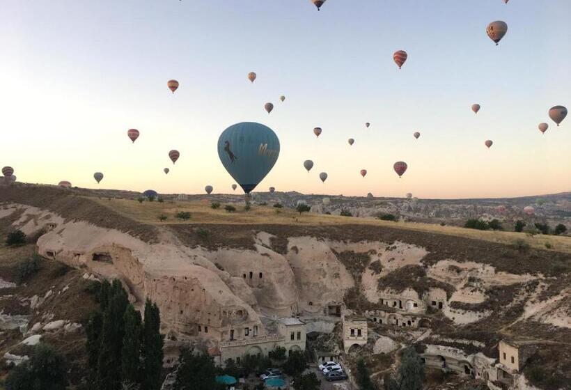 فندق The Village Cave