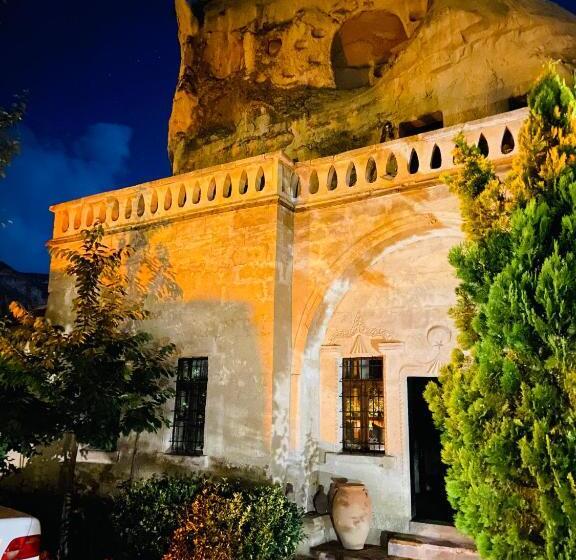 فندق The Village Cave