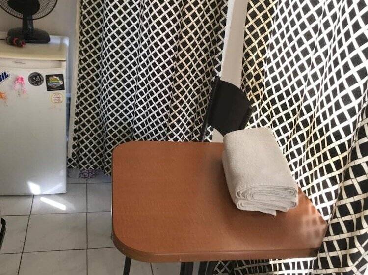 酒店 Toronto Travellers Home