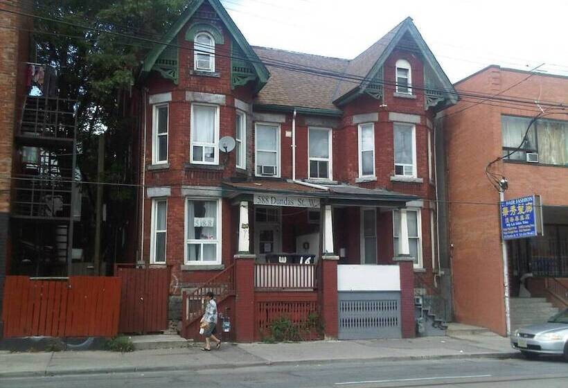 酒店 Toronto Travellers Home