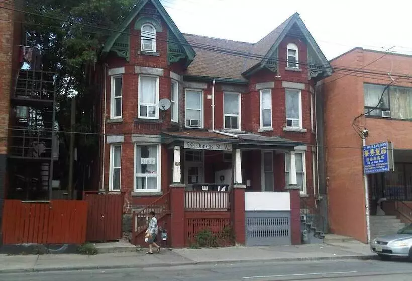 ホテル Toronto Travellers Home