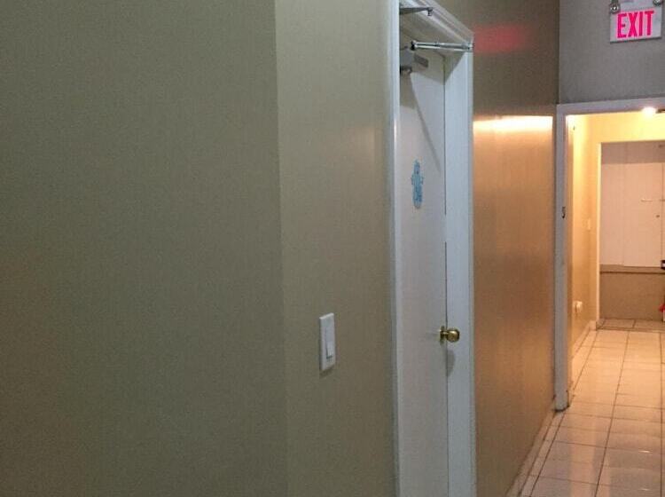 酒店 Toronto Travellers Home