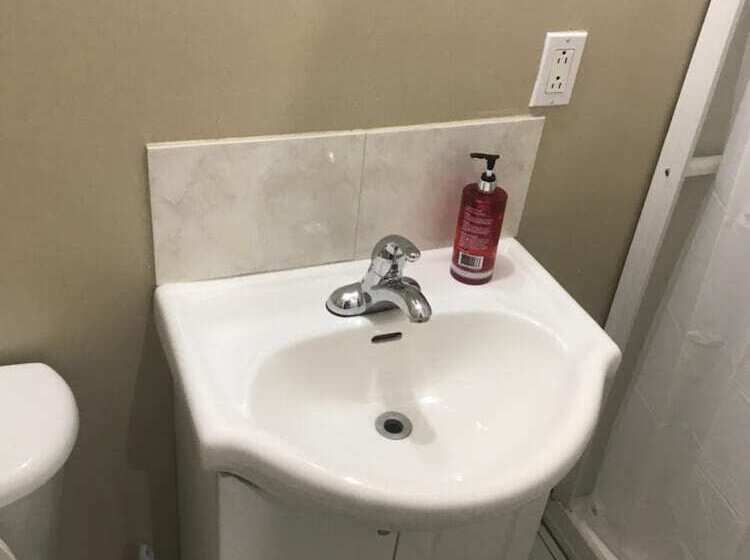 酒店 Toronto Travellers Home