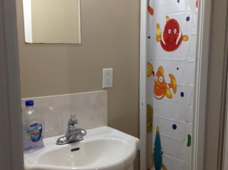 酒店 Toronto Travellers Home