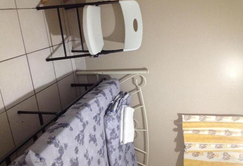 酒店 Toronto Travellers Home