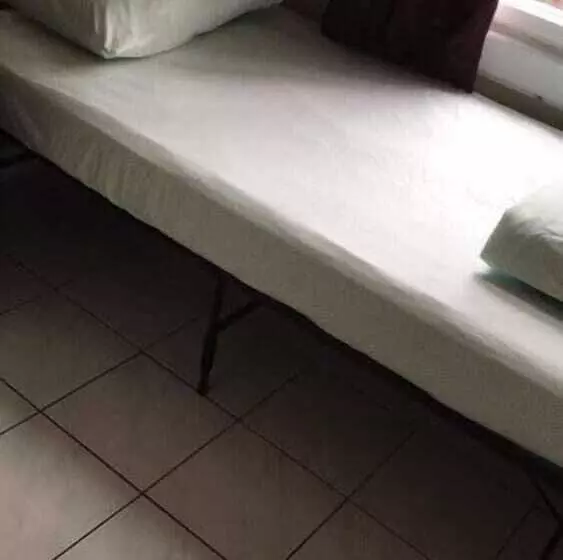 ホテル Toronto Travellers Home