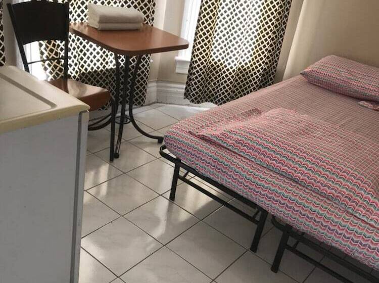 酒店 Toronto Travellers Home