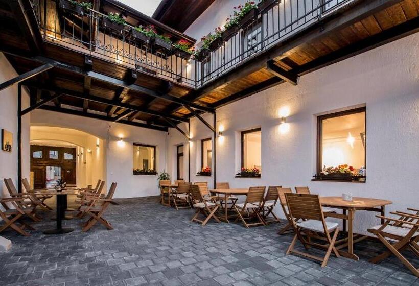 تختخواب و صبحانه Teatro