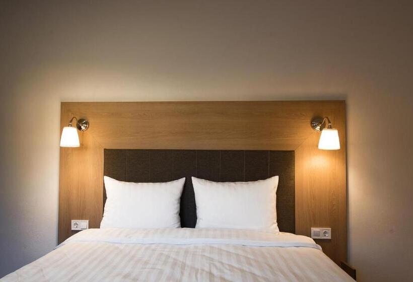 تختخواب و صبحانه Teatro