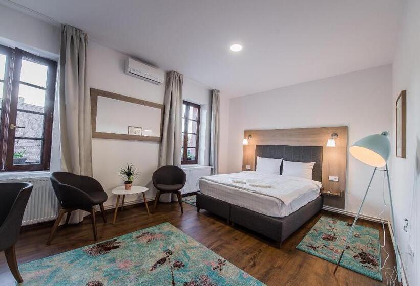 تختخواب و صبحانه Teatro