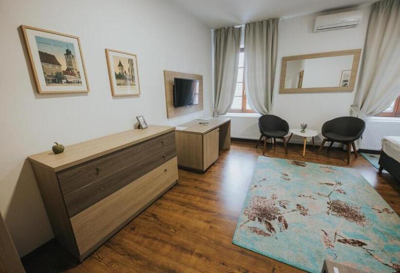 تختخواب و صبحانه Teatro