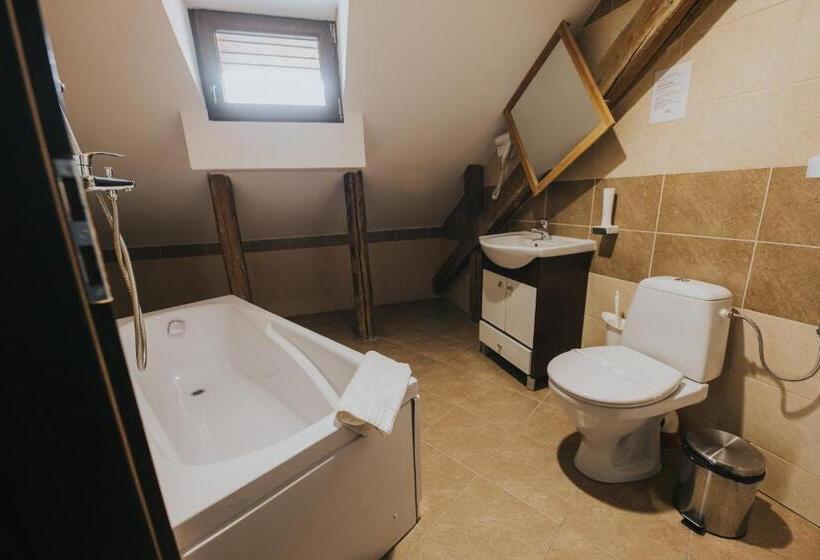 تختخواب و صبحانه Teatro