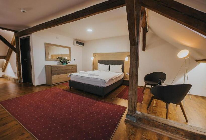 تختخواب و صبحانه Teatro