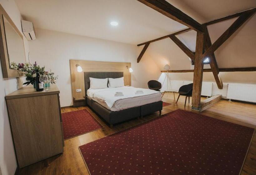 تختخواب و صبحانه Teatro