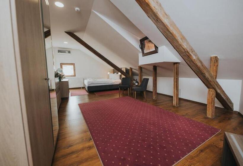 تختخواب و صبحانه Teatro