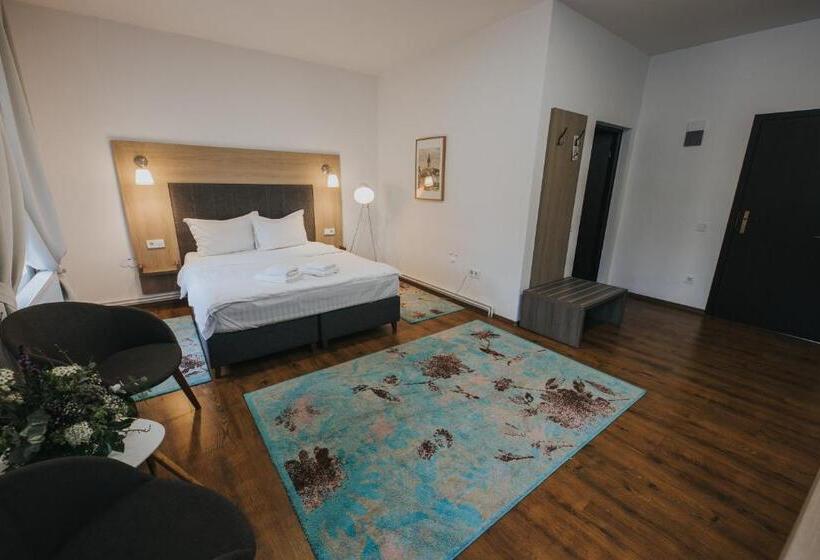 تختخواب و صبحانه Teatro