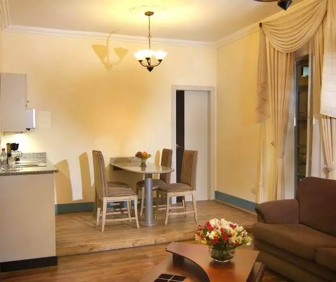 Del Parque Hotel & Suites